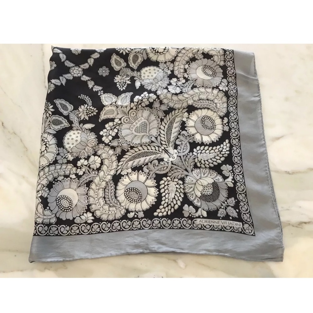 ADRIENNE VITTADINI GRAY MULTI FLORAL SQUARE SCARF